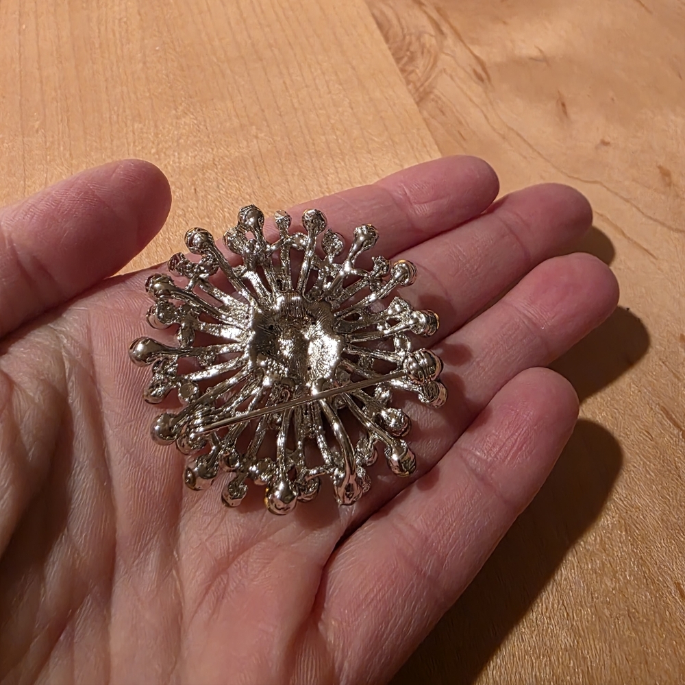 Brooche Pin - Picture 2 of 2